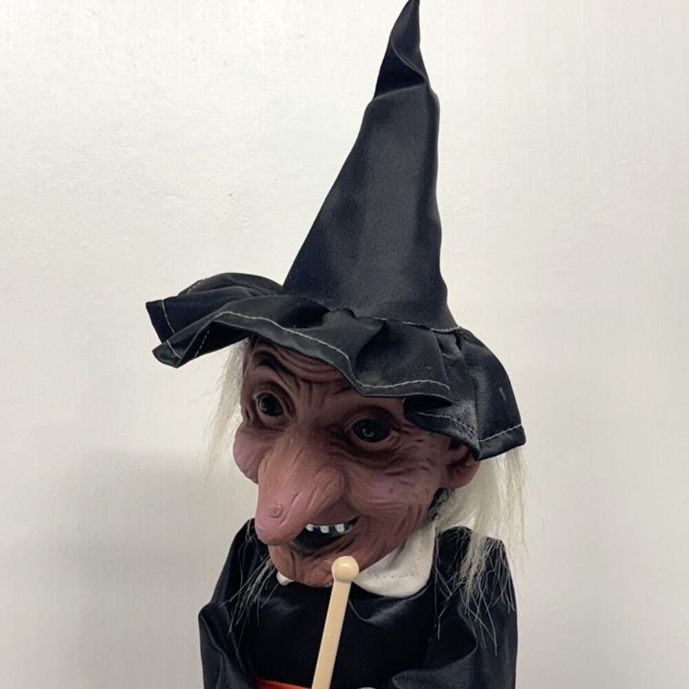 Vtg Animated Witch Stirring Cauldron Pot Halloween Decoration Figure - Untested - Picture 3 of 11